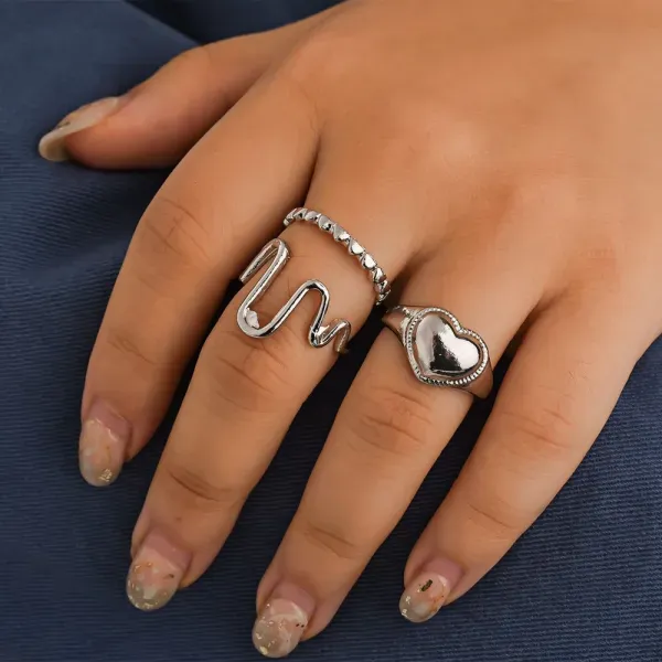 3 Piece Heart Engraved Ring Set