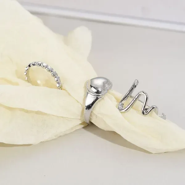 3 Piece Heart Engraved Ring Set