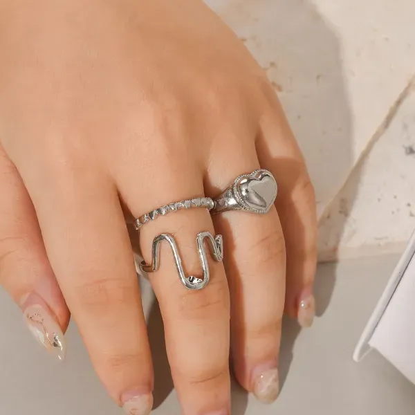 3 Piece Heart Engraved Ring Set