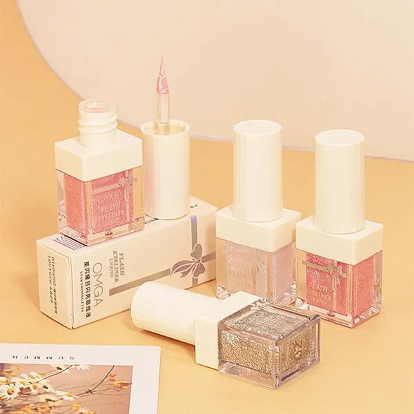 صورة مصغرة لـ ايلاينر سائل جليتر لامع من اومجا - ظلال عيون