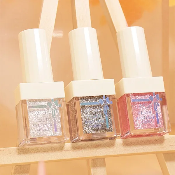 ايلاينر سائل جليتر لامع من اومجا - ظلال عيون