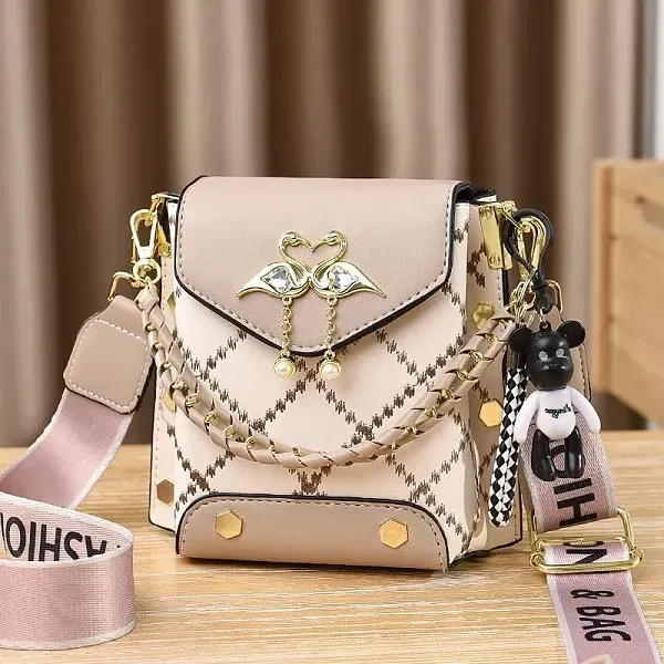Stylish Crossbody Shoulder Bag With Chain Details