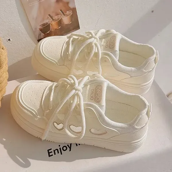 صورة مصغرة لـ Casual Platform Sneakers with Heart Cutouts