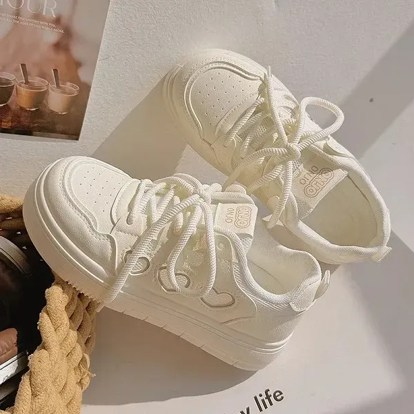 صورة مصغرة لـ Casual Platform Sneakers with Heart Cutouts