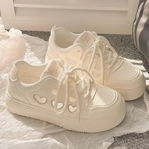 صورة مصغرة لـ Casual Platform Sneakers with Heart Cutouts