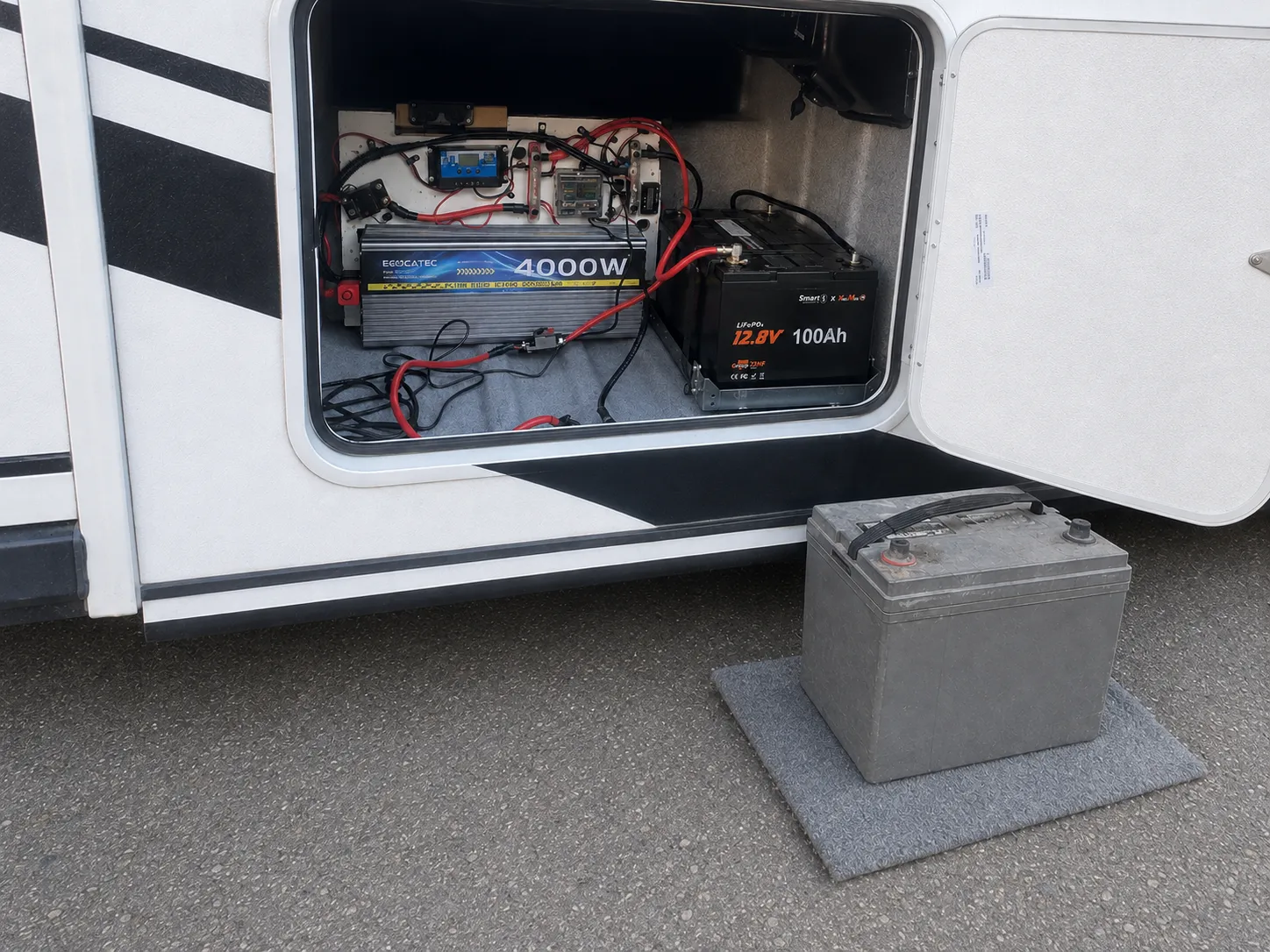 RV lead-acid to LiFePO4 battery conversion with a 12V lithium house battery system
