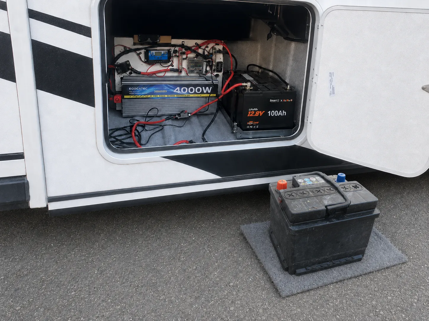 RV lead-acid house battery replaced with a 12V LiFePO4 battery system
