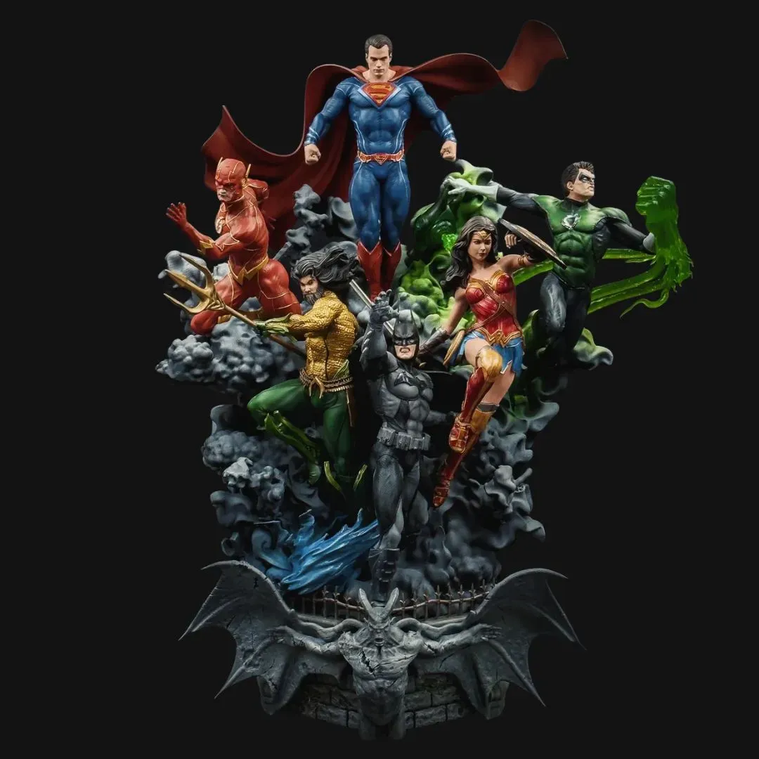 Justice League Base Diorama - DC Comics