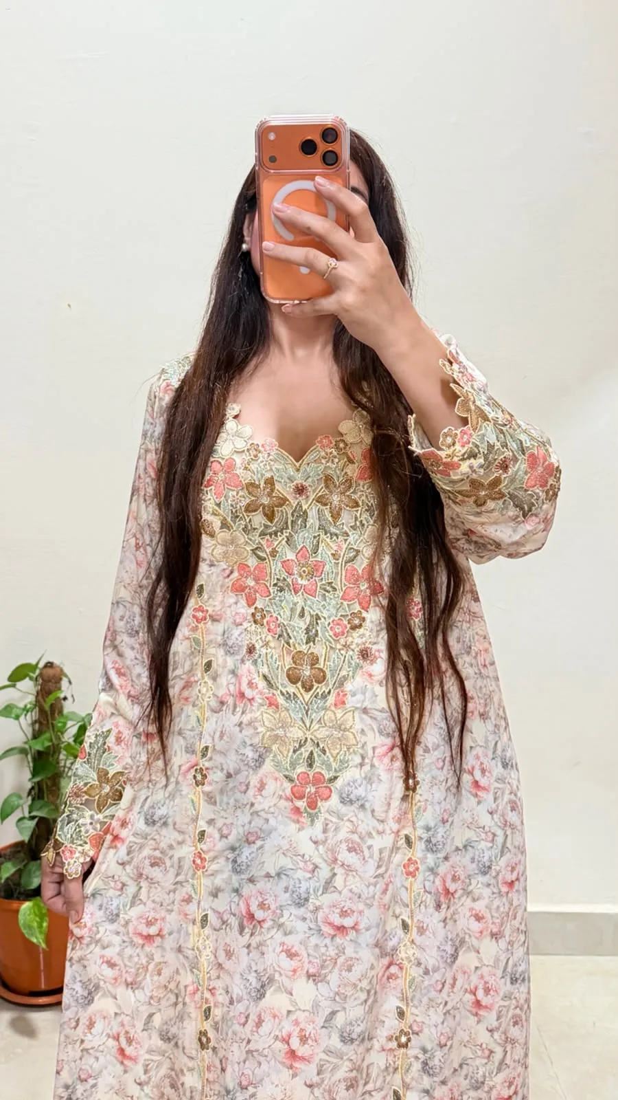 Custom-Made Luxury Mukhawar Dress, Italian Hareer Fabric with Elegant Floral Detailing