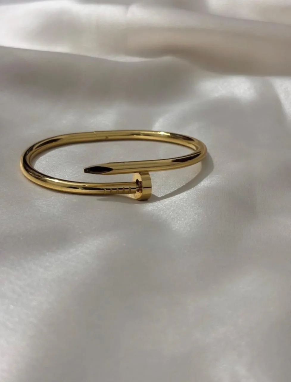 Anti tarnish brecilates