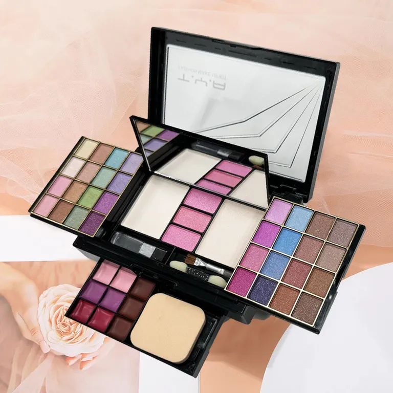 Multicolor Women's Makeup Kit Eyeshadow Blush Travel Friendly All in One Face Beauty Palette
