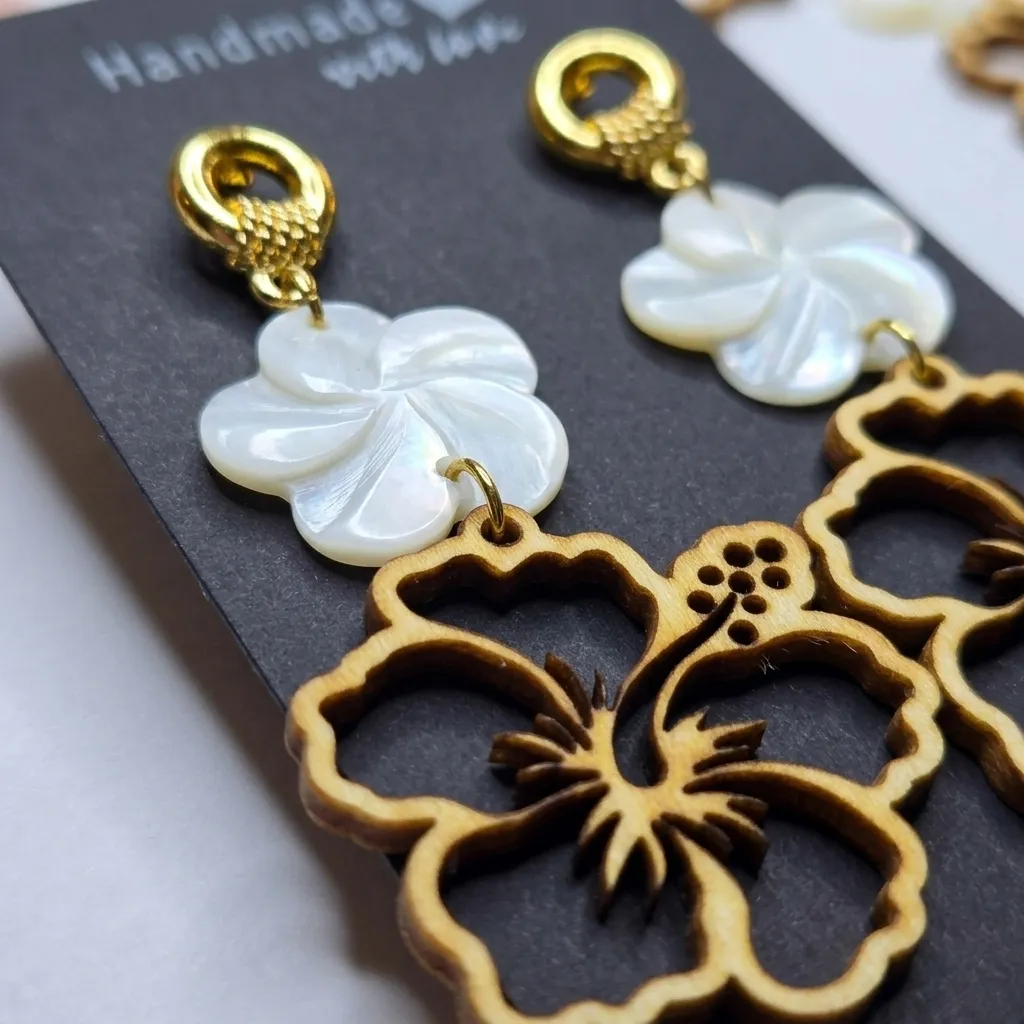 Handmade Hibiscus Bloom Earrings (Eng4)
