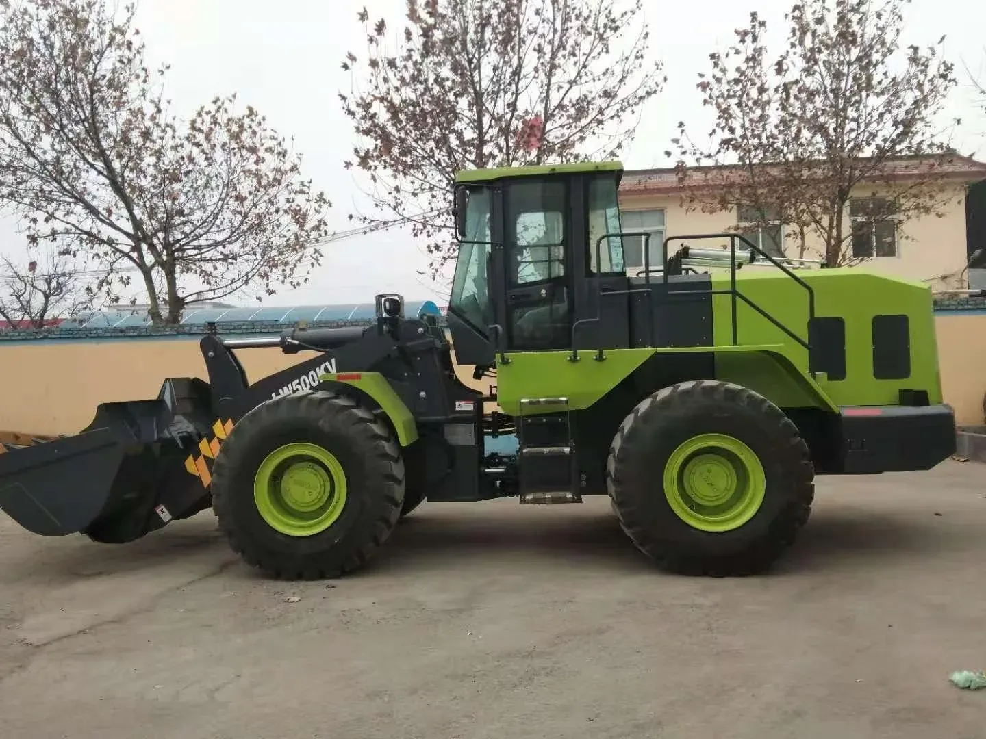 245kWh Battery System for an Electric Wheel Loader Electric wheel loader with the battery housing identified in the Z245 project brief