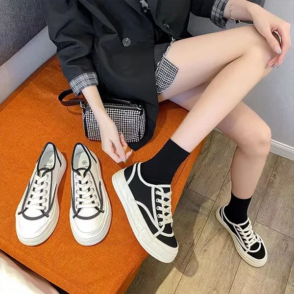 Woman Black Canvas Sneakers