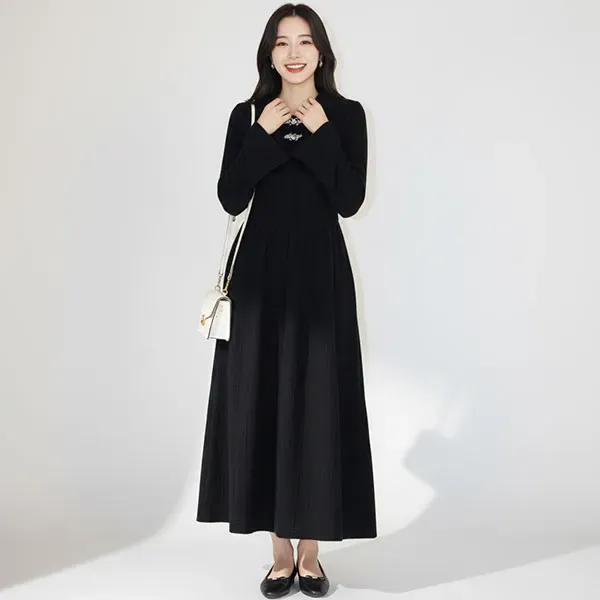 Dreamy Button-Up Maxi Dress with Sweet Collar & Cozy Long Sleeves 🤍🌸