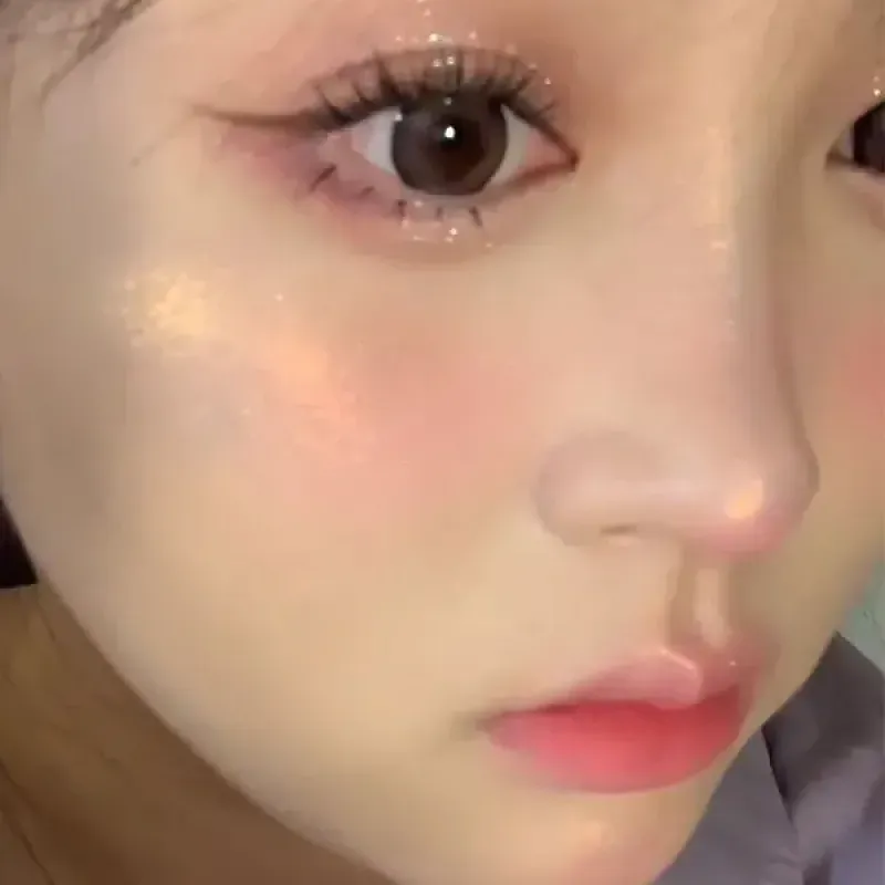 Iridescent Shimmer Eyeshadow Palette - 01