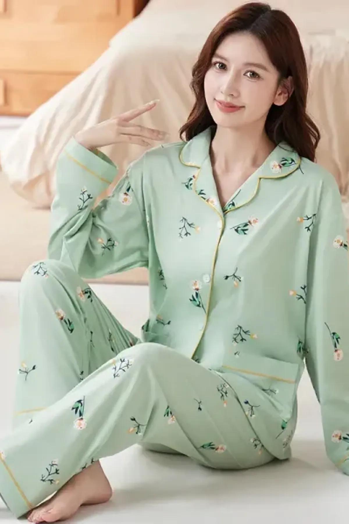 Women's Floral Printed Top And Bottom Two Pieces Pajama Set