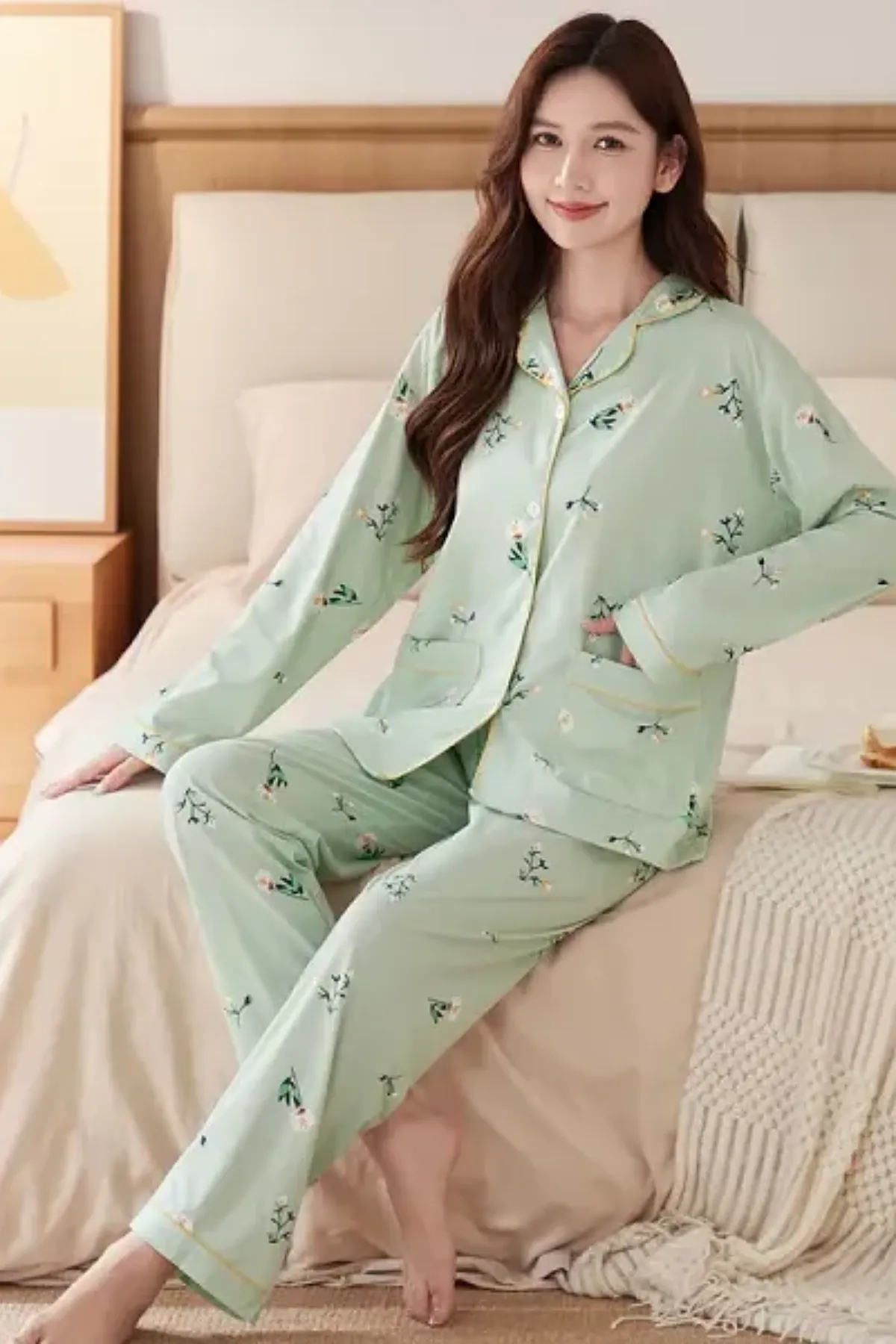 Women's Floral Printed Top And Bottom Two Pieces Pajama Set