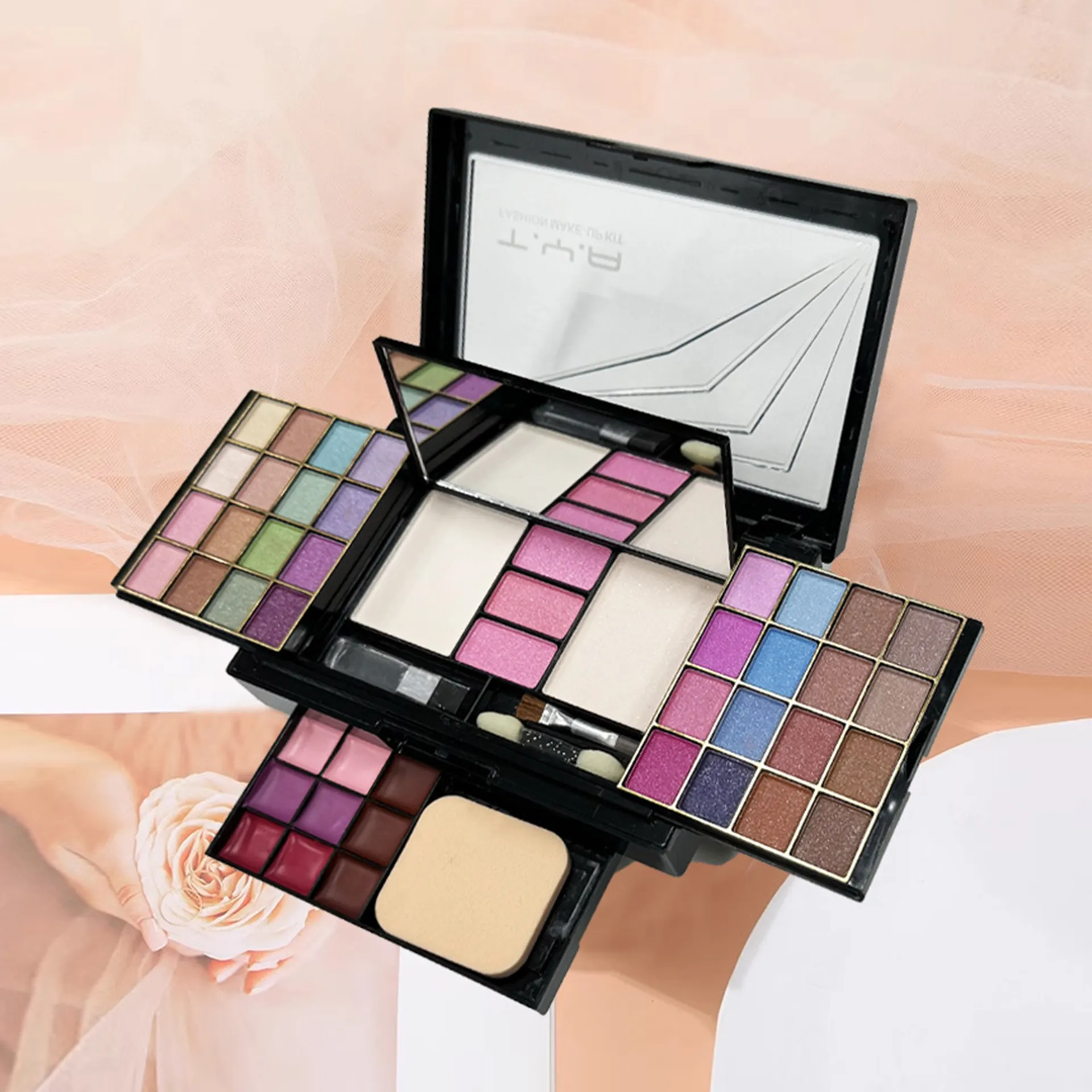 Multicolor Women's Makeup Kit Eyeshadow Blush Travel Friendly All in One Face Beauti Palette