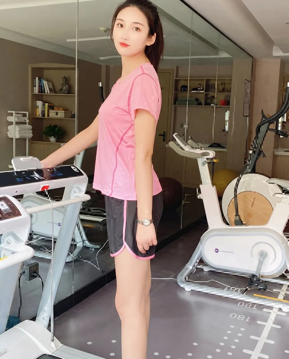 Pink Striped Workout Set For Women With Raglan Sleeves